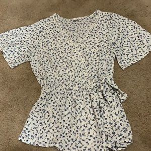 Blouse with bow on side